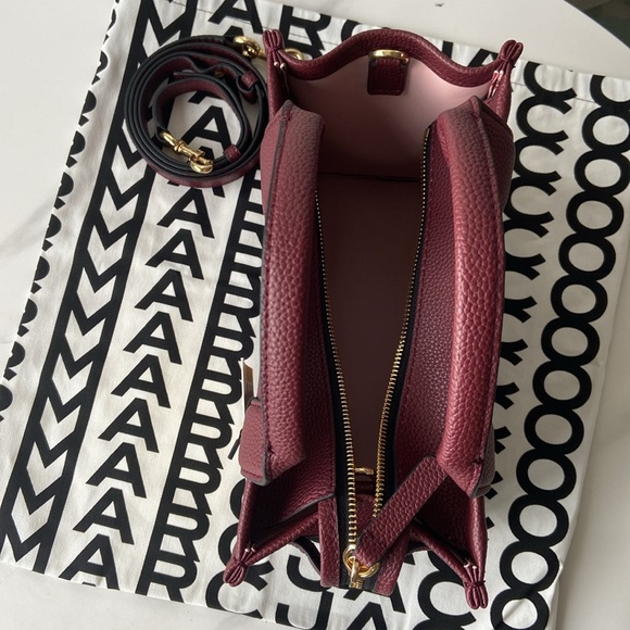 Marc Jacobs Logo Print Tote Bag In Red - Picture 6 of 10